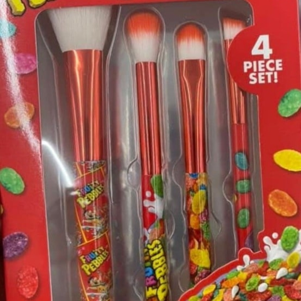 Makeup Brush Set - Vibrant Red Fruiry Pepples